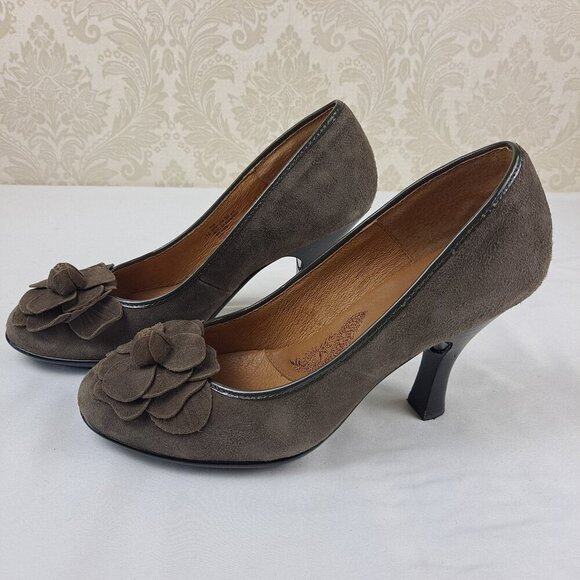 Sofft Size 8W Fiorella Gray Suede Leather Heels Flower on Front Round Toe NWOT - Picture 5 of 14